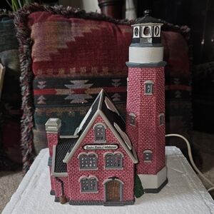 Lemax Plymouth Corners Rocky Point Lighthouse porcelain collectible. Mint Cond